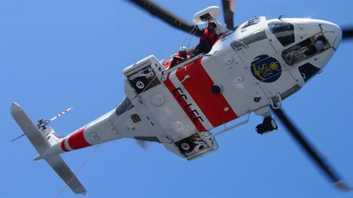 Rescatan con vida a 15 millas de Gran Canaria a un hombre desaparecido al buscar una moto de agua