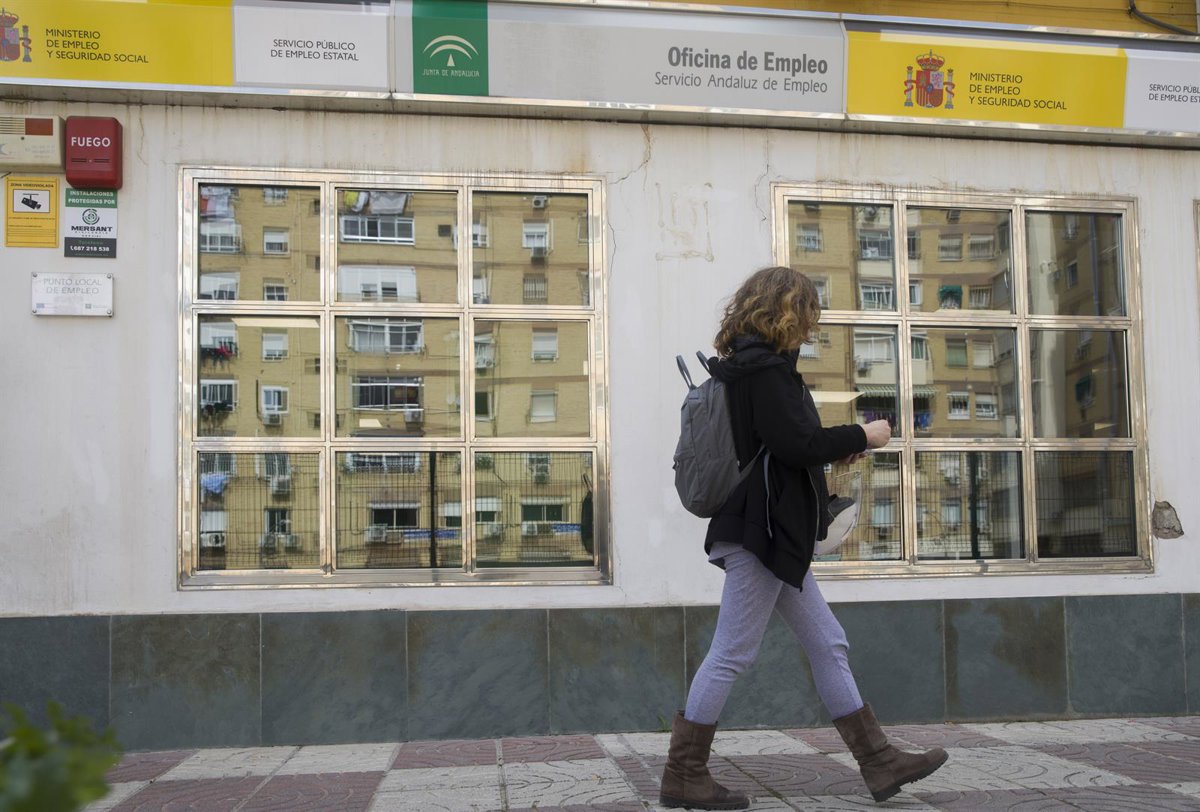 Andalucía encabeza el aumento del desempleo en septiembre con 7.116 personas, acercándose a los