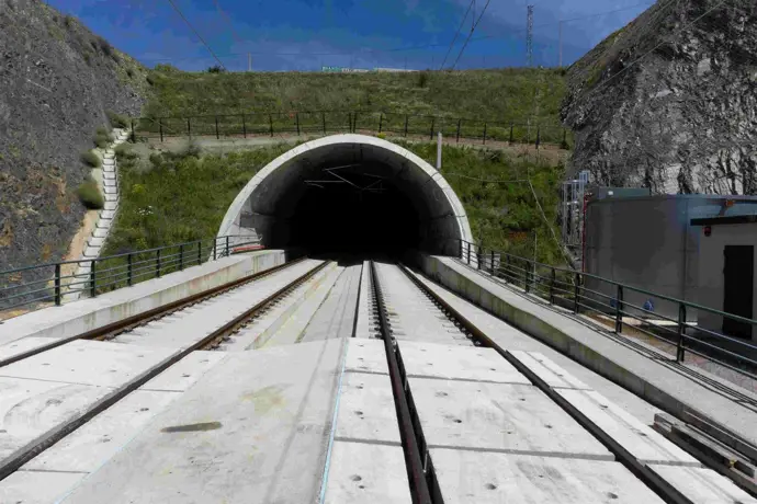 Adif otorga el contrato para el montaje de traviesas en túneles entre Vera y Almería del AVE