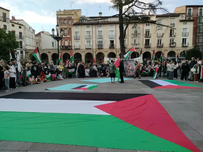 Concentración en Logroño muestra su apoyo al pueblo palestino y a la flotilla solidaria