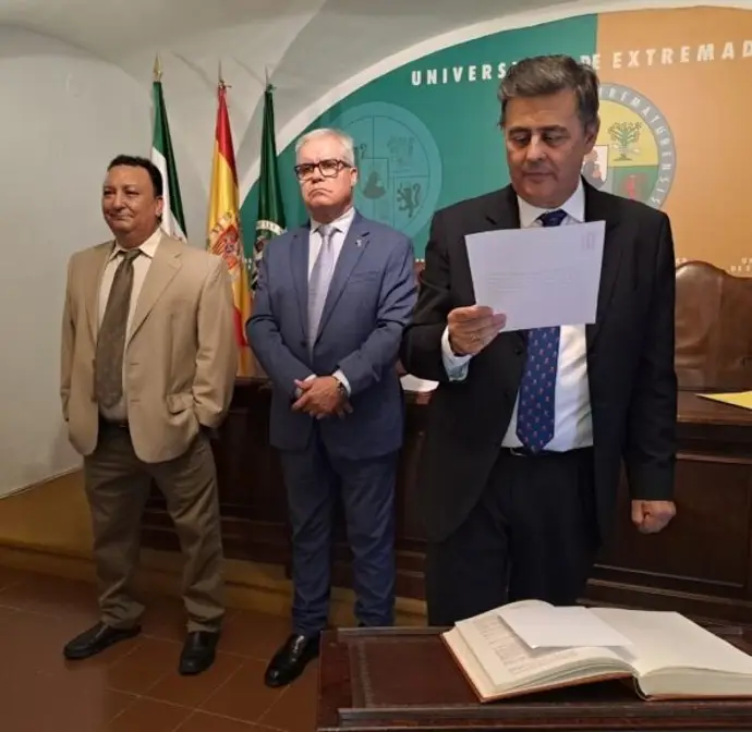 José Manuel Hernández Mogollón asume la decanatura de la Facultad de Empresa, Finanzas y Turismo