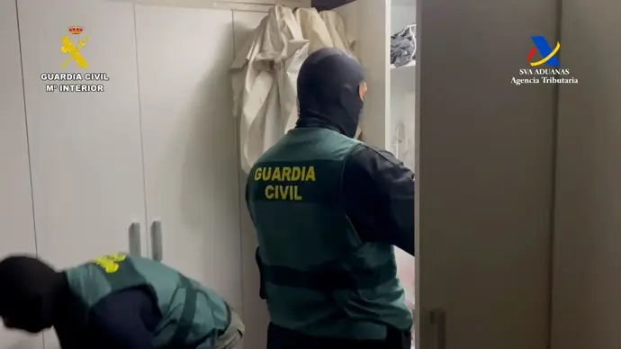 Detenido un buceador por tratar de sacar 80 kilos de cocaína de un barco en el Puerto de Las Palmas