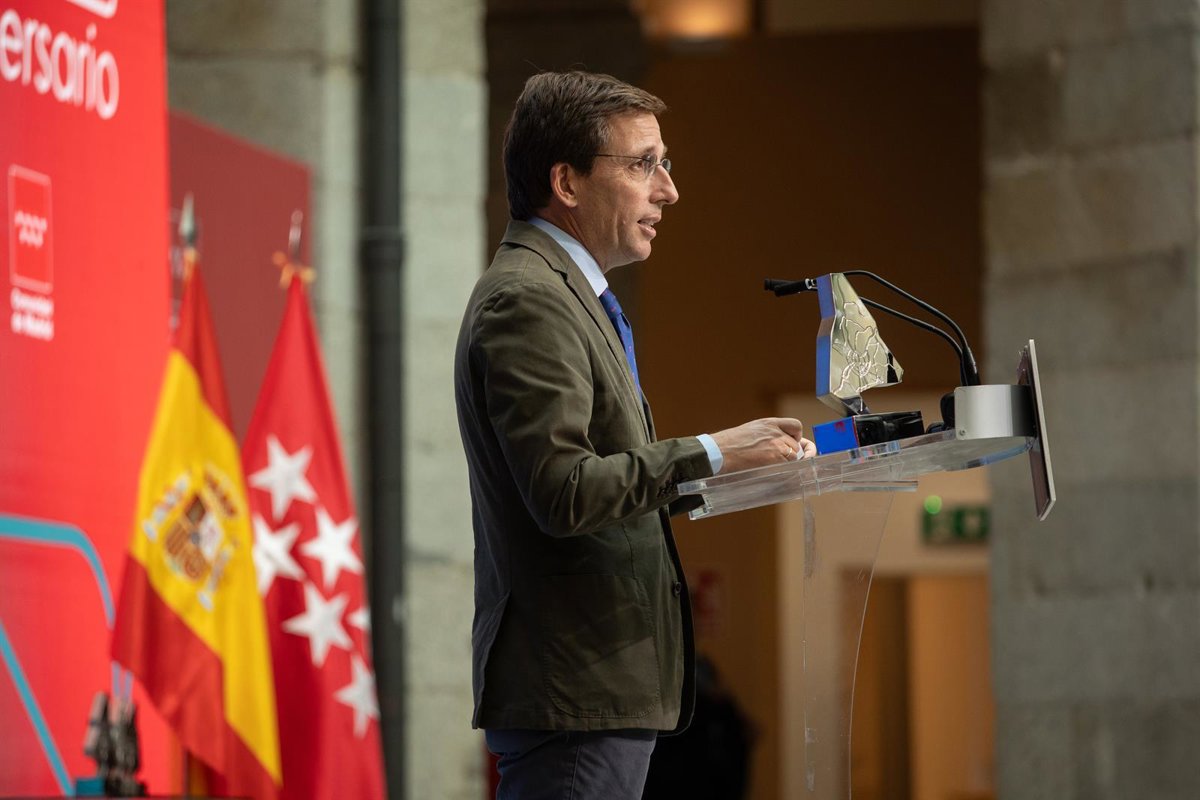 Almeida advierte a Sánchez que, si desea modificar la Constitución, primero debe respetarla y