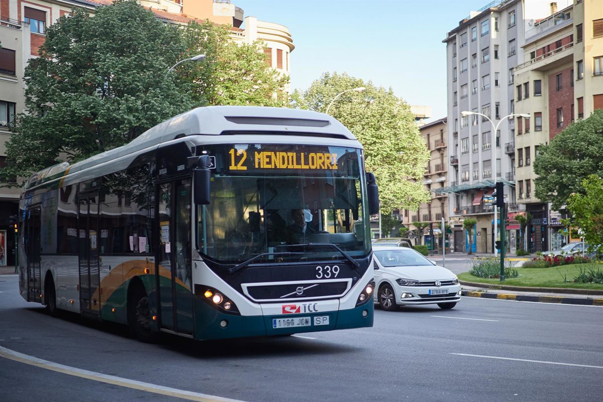 Incendio en un autobús urbano en Berriozar obliga a desalojar a todos los pasajeros de inmediato