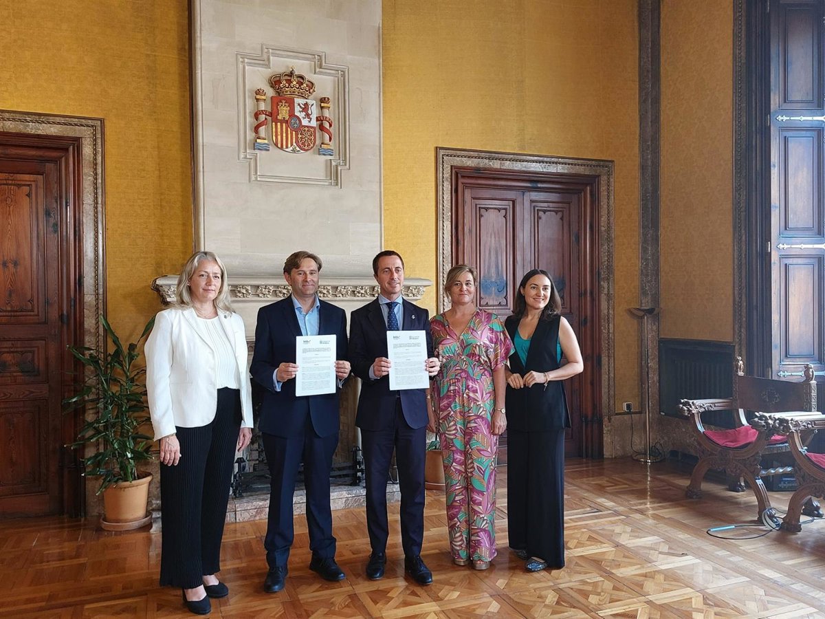 El Consell y la Felib establecen un convenio para facilitar la contratación pública en los
