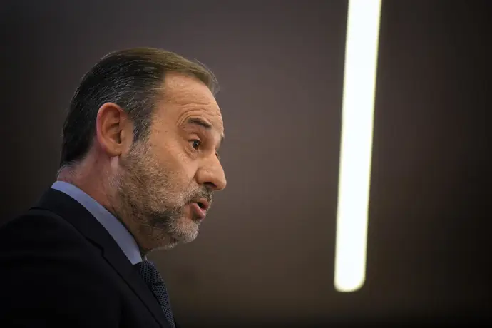 Abascal pide la renuncia de Sánchez tras el informe sobre pagos del PSOE a Ábalos, según el TS