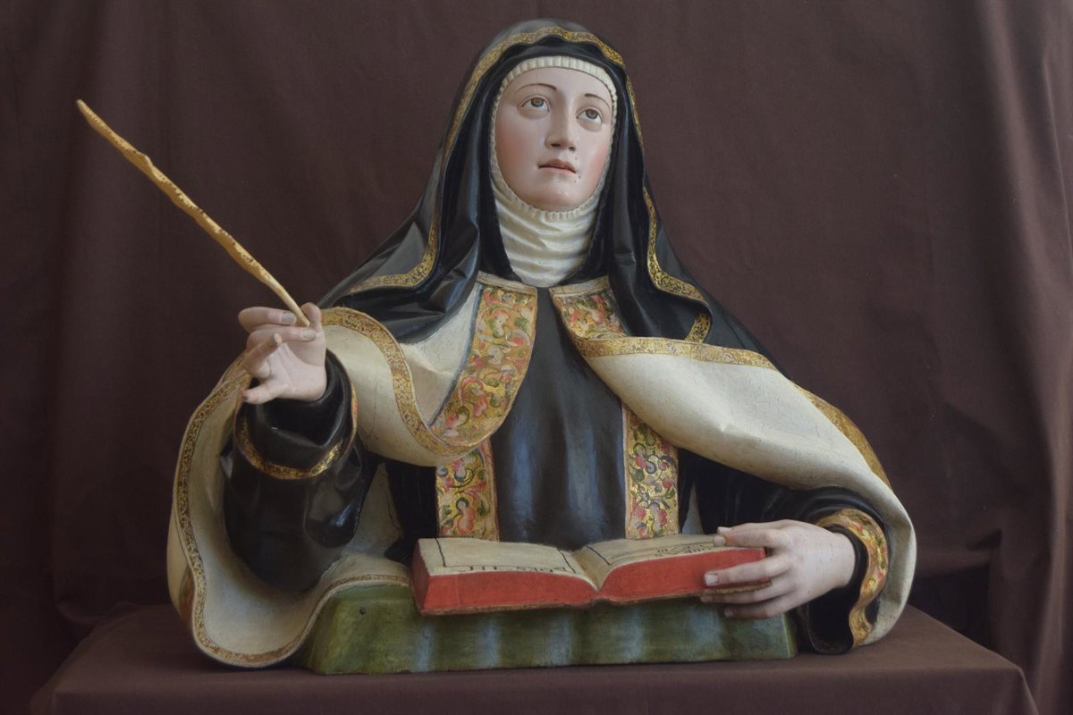 La Junta repara las esculturas de Santa Teresa y San Juan de la Cruz en Alba de Tormes, Salamanca