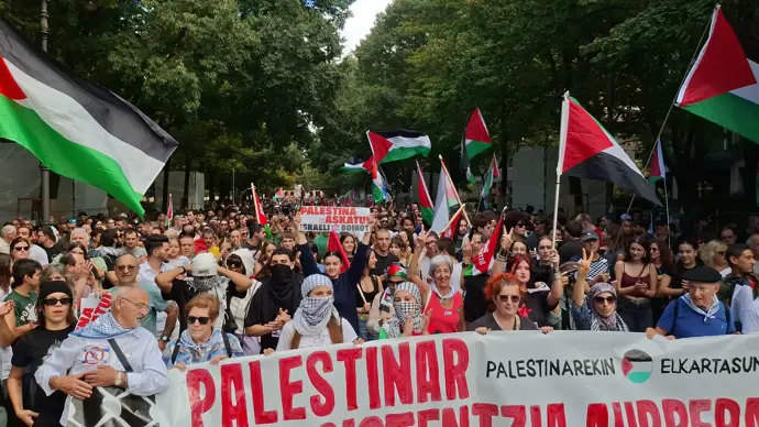 Miles de personas en Pamplona respaldan la causa de Palestina y exigen la disolución de Israel