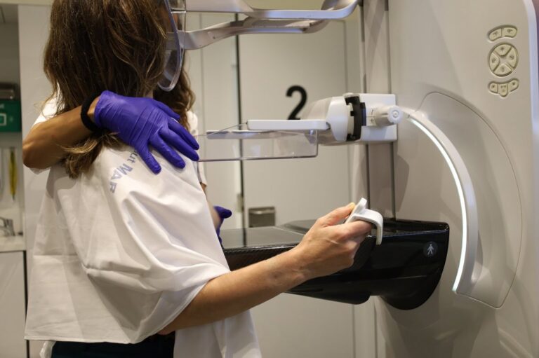 IU Andalucía denuncia ante la Fiscalía los retrasos en las pruebas del cribado de cáncer de mama