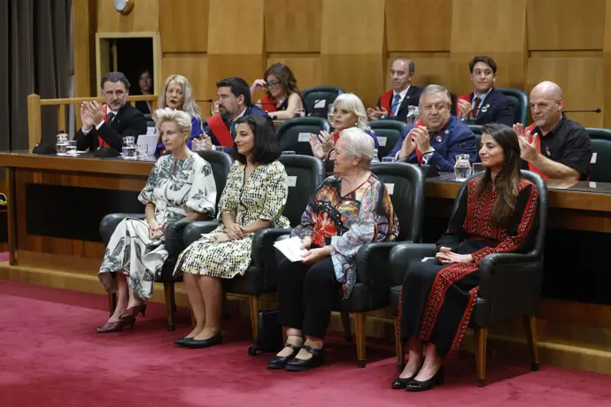 El Ayuntamiento otorga títulos de hijos predilectos, destacando la pluralidad y riqueza de Zaragoza