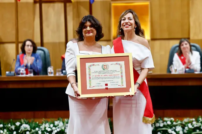 Paloma de Yarza, medalla de oro, llama a detener el deterioro institucional que afecta la democracia