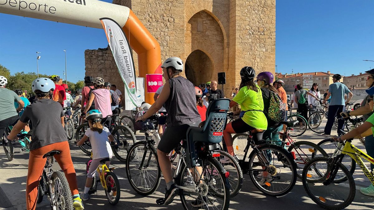 Cerca de 2.500 personas se unen en Ciudad Real para la XII edición del Día de la Bicicleta