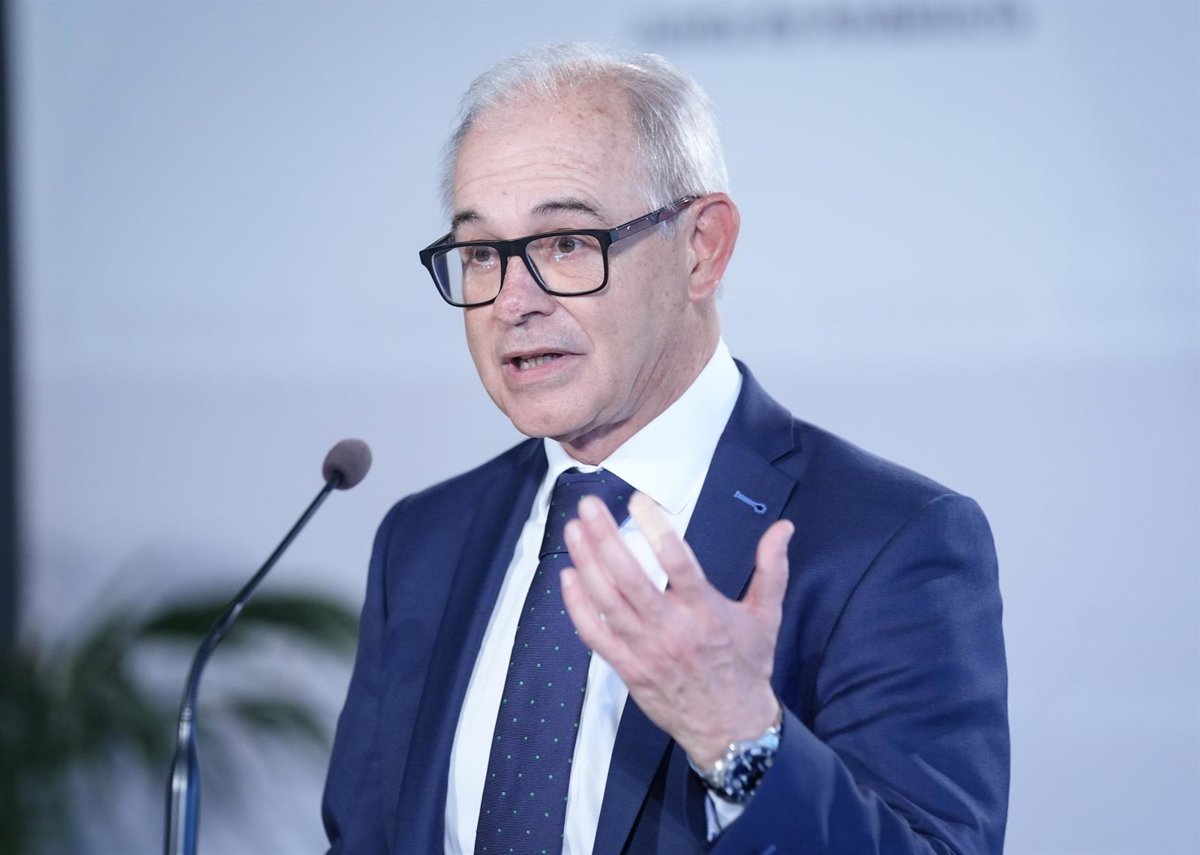 El director de Unicaja apoya el plan estratégico para diversificar las actividades de la entidad