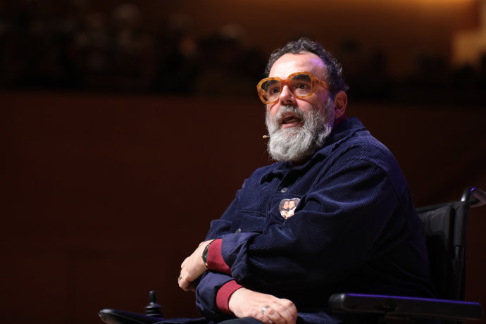 El escritor y periodista Bop Pop interviene en un acto de  SUMAR, a 14 de enero de 2023, en Barcelona, Catalunya (Espa&ntilde;a).