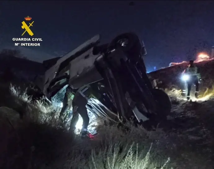 Accidente en la AP-2 en Candasnos deja un herido grave y otro leve tras choque entre camión y