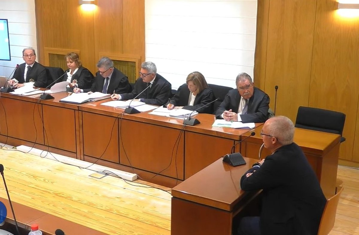El exdirector del EREN afirma que Delgado le mostró una lista de socios para los parques eólicos