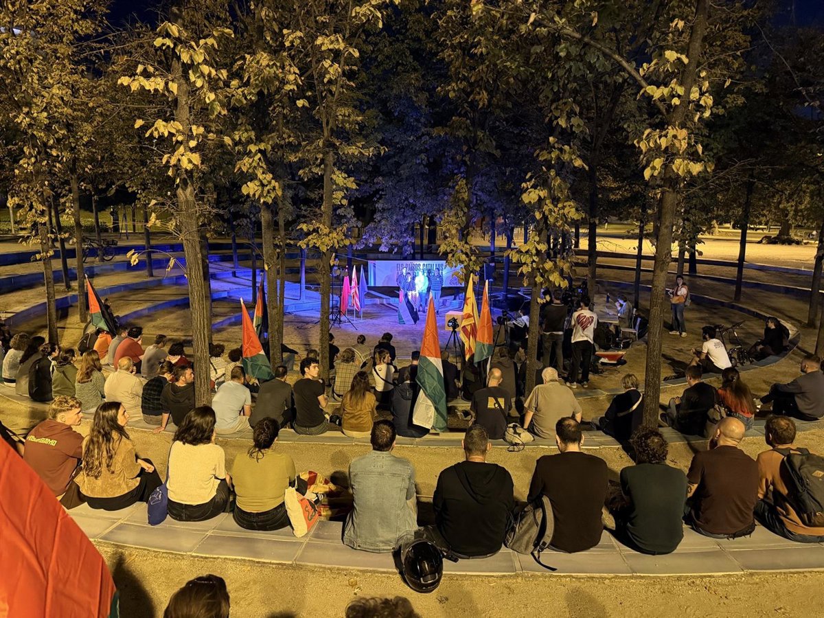 Cincuenta personas celebran en Barcelona el regreso de Castillejo y Plazas tras su deportación