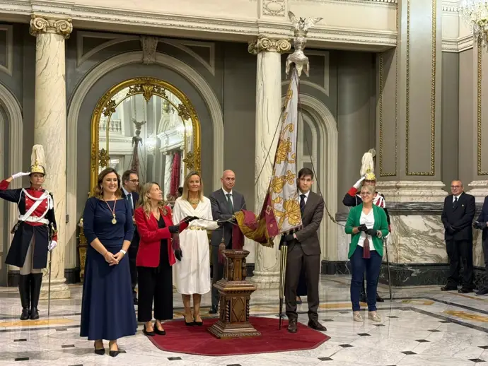 Sanjuan cuestiona la presencia de Mazón en la Procesión Cívica y anhela una sociedad que exija