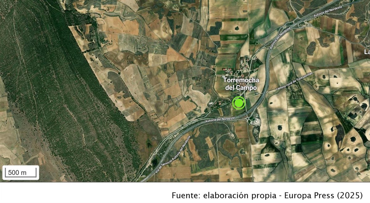 El carril izquierdo de la A-2 en Torremocha del Campo ya está abierto tras el vuelco de un camión
