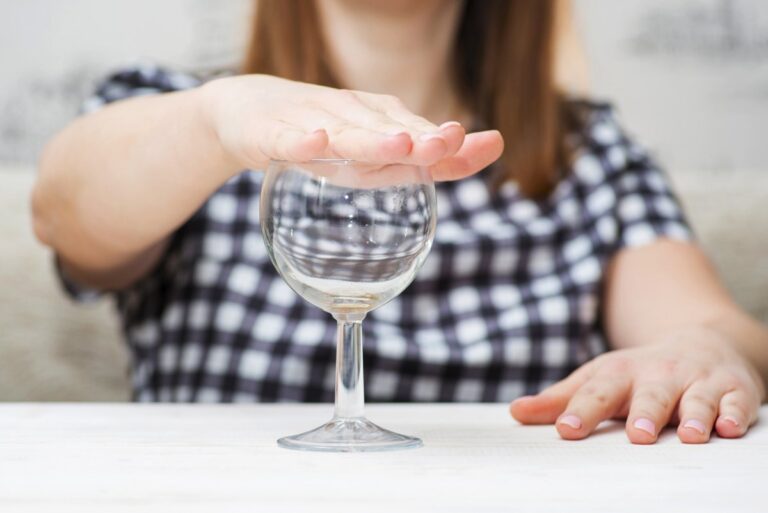 ARAD valora positivamente el incremento de mujeres que buscan ayuda, destacando el alcohol como la