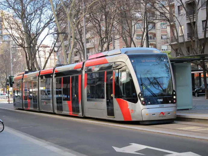 Los trabajadores del tranvía de Zaragoza convocan huelga el día del Pilar por desacuerdos en el