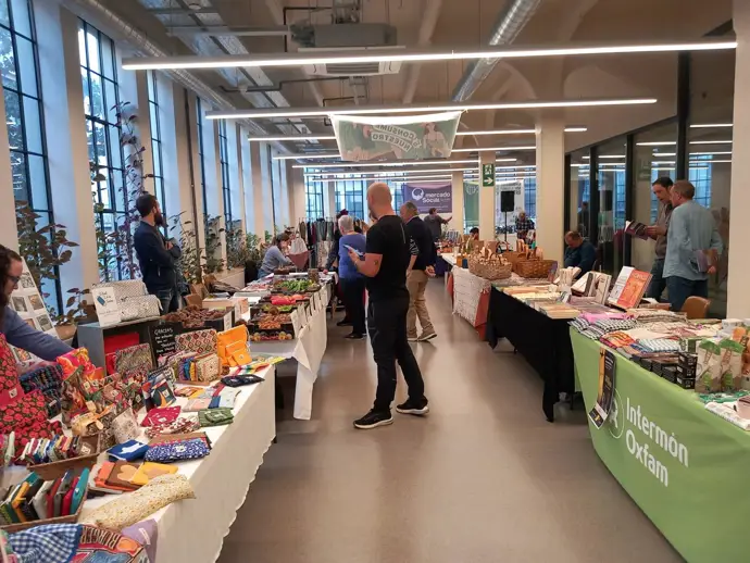 La plaza de Abastos de Logroño celebra una feria de productos locales para apoyar el mercado rural