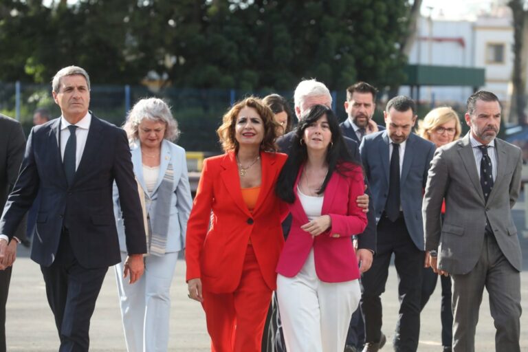 Montero critica a Moreno por "mentir" sobre los cribados y pide soluciones para recuperar la