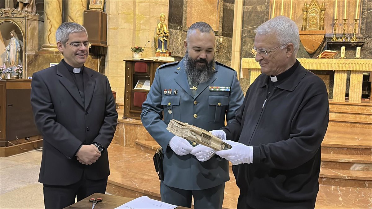 La Guardia Civil recupera en Madrid un libro de cuentas del siglo XVIII vital para la historia de