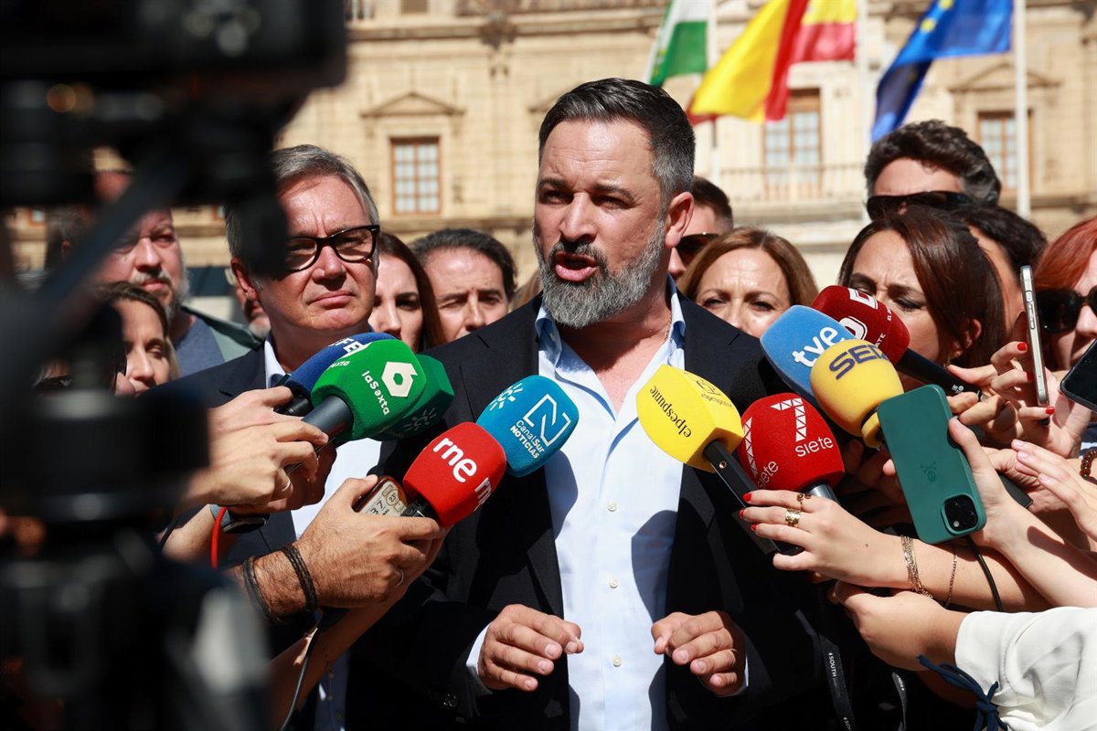 Abascal solicita a Moreno que dimita y convoque elecciones, pidiendo a los andaluces su apoyo para