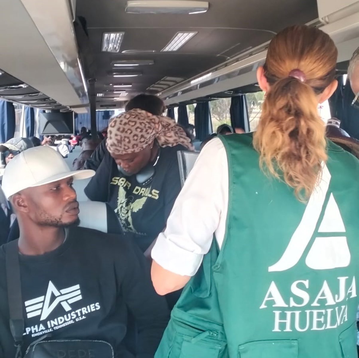 Los trabajadores senegaleses de Asaja y Freshuelva inician la campaña agrícola en Huelva