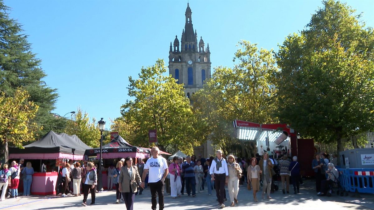 Multitud de personas participan en Bilbao en las celebraciones de la Romería de Begoña