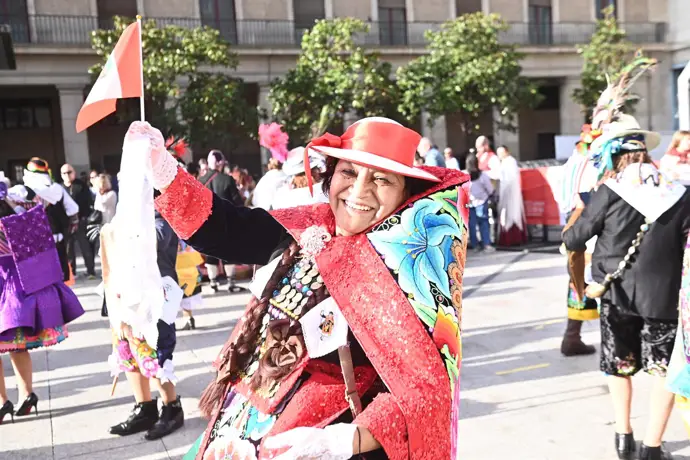 Perú, país invitado a la Ofrenda, expresa su fervor por la Virgen del Pilar con gran orgullo
