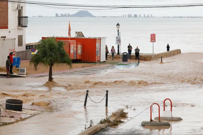 López Miras indica que el Mar Menor ha recibido en las últimas horas cerca de 6 hm3 de agua dulce.