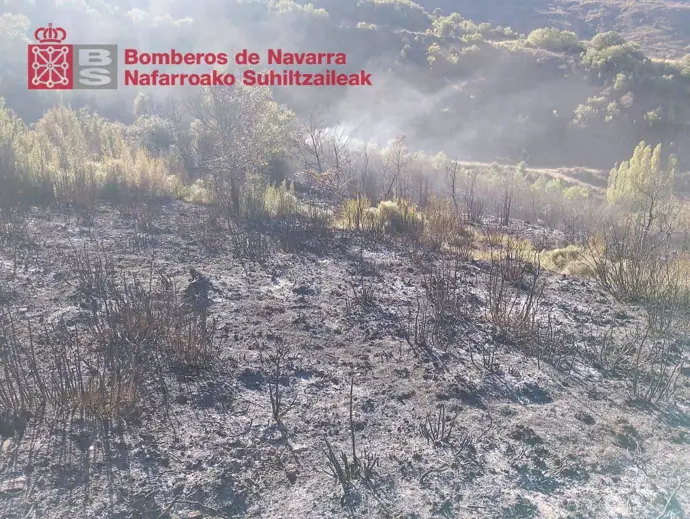 Incendio de monte bajo extinguido en Ardanaz de Izagaondoa tras el trabajo efectivo de los equipos