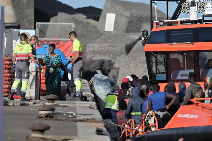 Canarias solicita al Gobierno un plan urgente para acelerar la derivación de menores migrantes