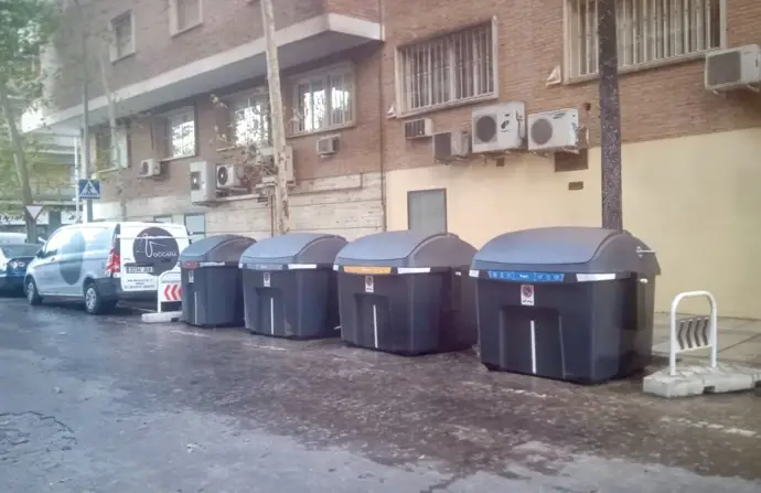 Dos menores detenidos en Badajoz por un incendio de contenedores que dañó tres vehículos