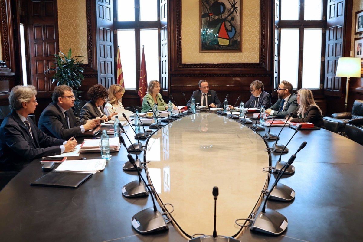 La Mesa del Parlament remite a Fiscalía a Gay y Millo por no acudir a la Comisión de espionaje