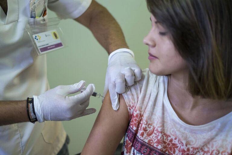 Canarias recibe 267.000 dosis de vacuna y arranca este jueves la campaña de gripe