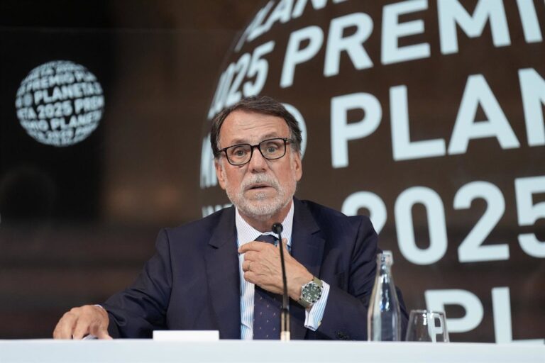 Creuheras (Planeta) solicita proteger a los autores ante la IA y resalta el crecimiento de jóvenes
