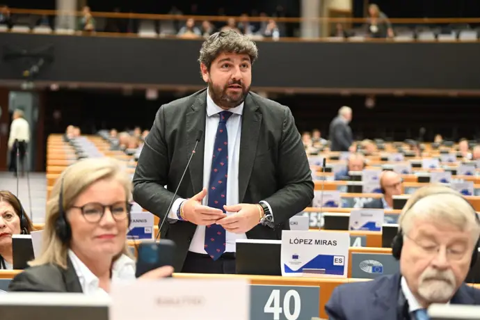 López Miras afirma que utilizará el aumento de fondos de la UE en defensa para beneficiar a Murcia