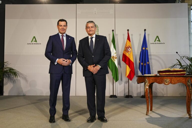 Moreno solicita a Sanz "diálogo constante" y ser "un impulso" al frente de Sanidad en Andalucía
