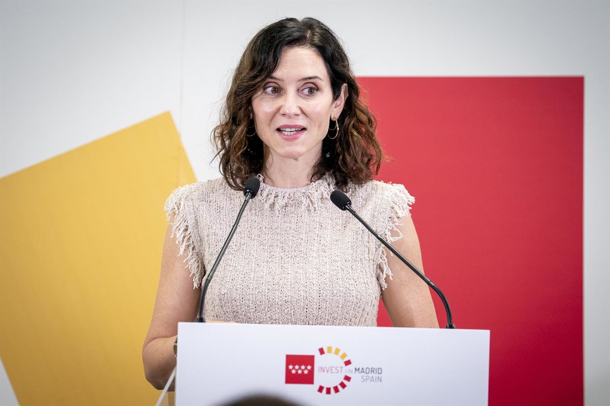 Ayuso critica la ley universitaria estatal por su burocracia y el impacto negativo en la