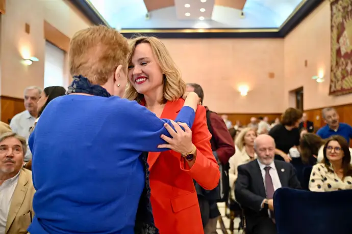 Alegría defiende a maestros represaliados frente a PP y Vox, que desprecian la memoria democrática