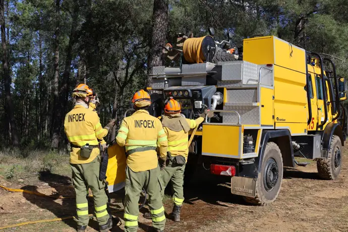 La Junta reitera que no despedirá a bomberos forestales, mientras CCOO solicita reunión con