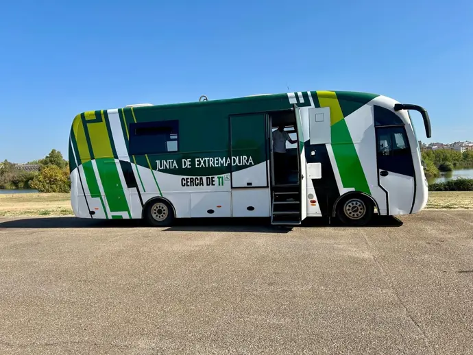 Un autobús visitará 40 localidades de Extremadura para informar sobre ayudas a municipios