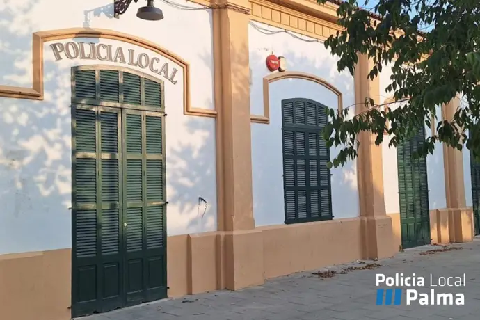 Detienen a dos jóvenes por realizar pintadas contra la policía en Palma durante la noche