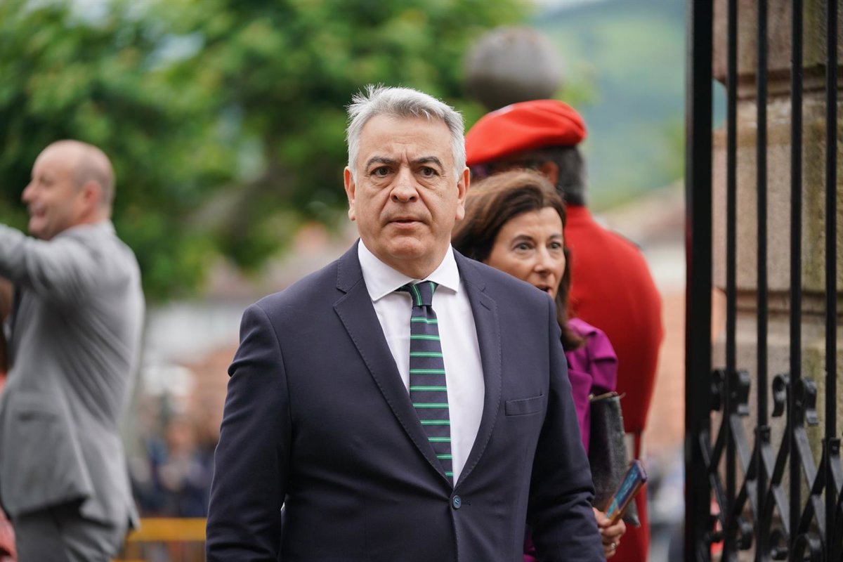 De Andrés opina que un acercamiento del PNV al PP podría llevar al PSE a apoyar a EH Bildu