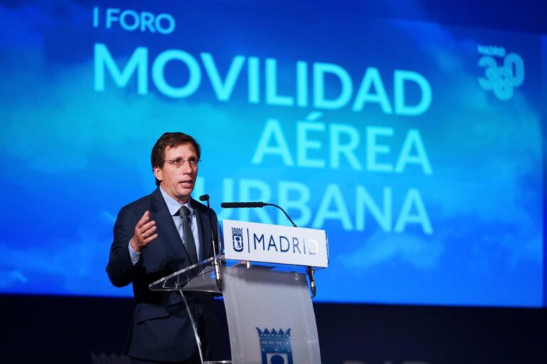Madrid revela un plan de movilidad aérea con vertipuertos, proyectando normativa para 2028