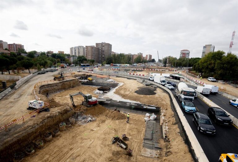 Un semáforo inteligente para las obras de la A-5 que prioriza tanto coches como peatones