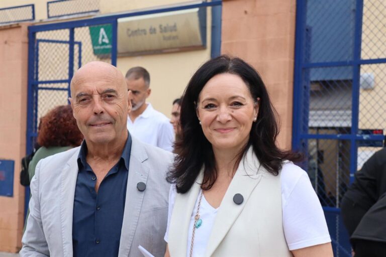 PSOE-A inicia una recogida de firmas contra los daños del PP en la sanidad pública
